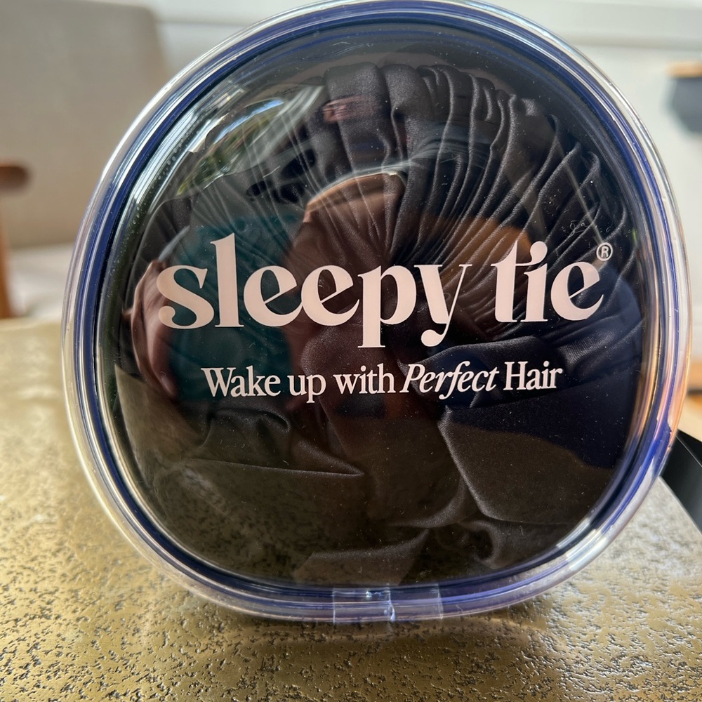 Sleepy Tie Hair Accessory in Black